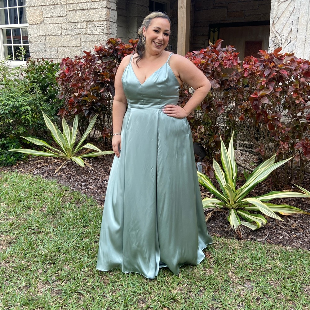 Bridesmaid dress dusty sage silk - Picture 4 of 6